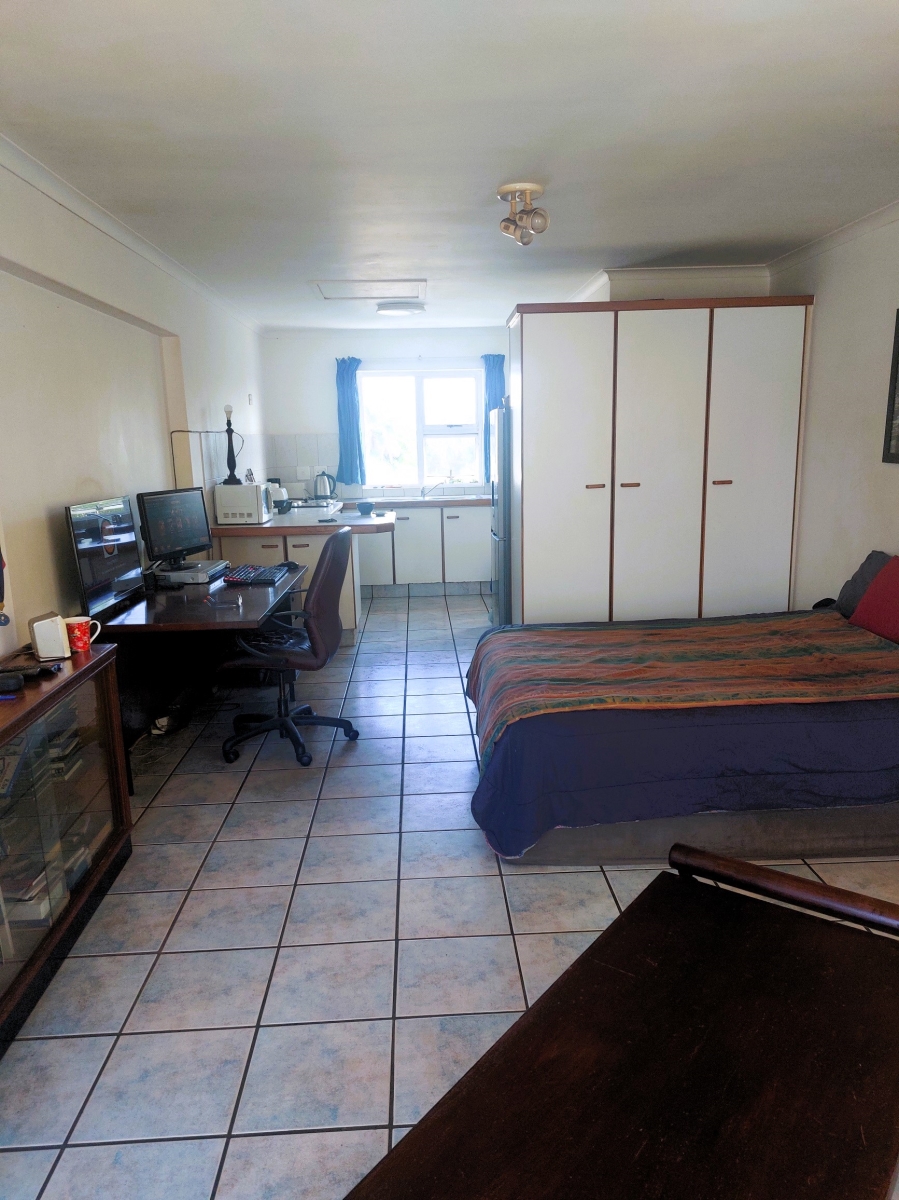 1 Bedroom Property for Sale in Table View Western Cape